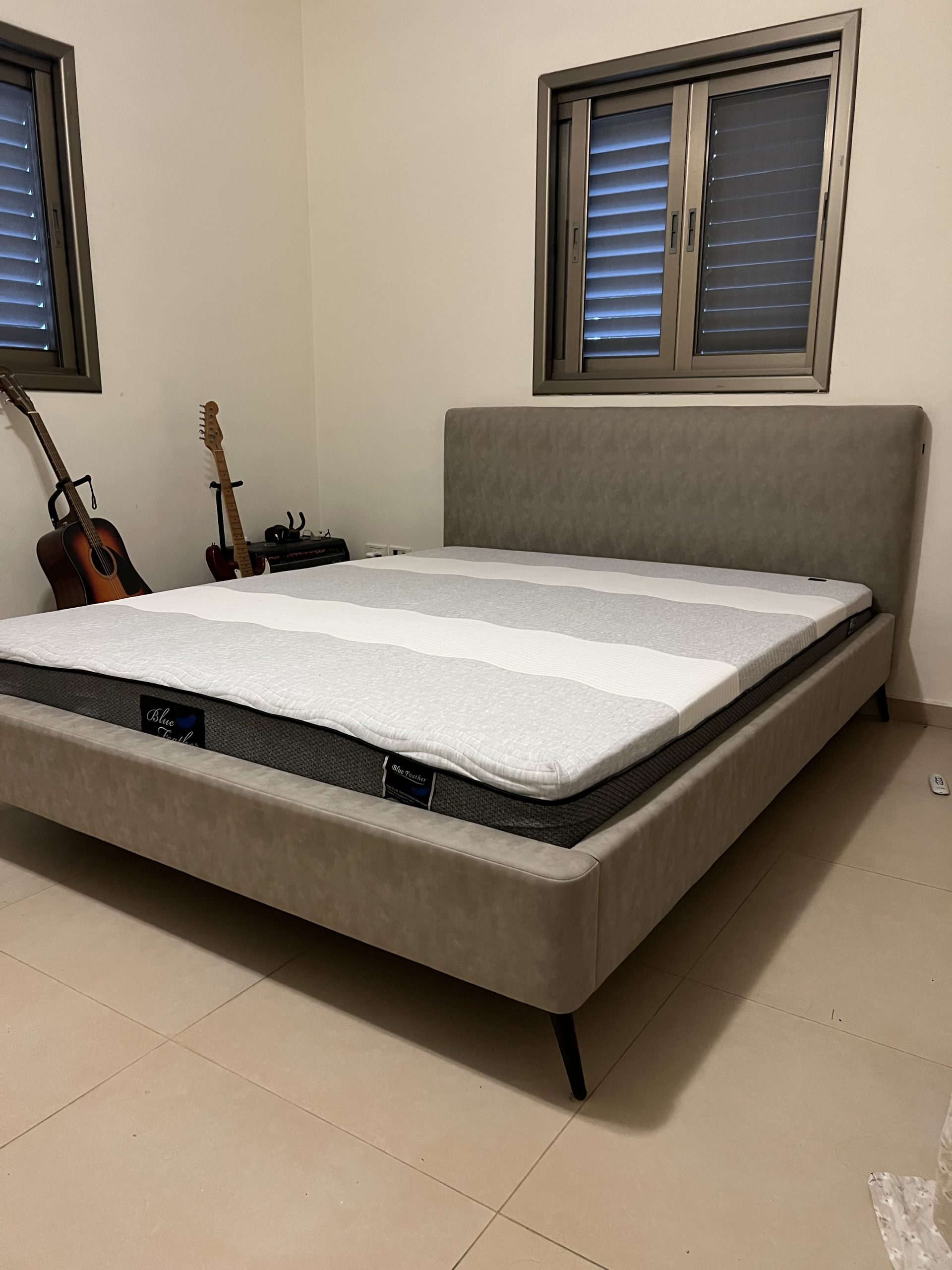 מיטה מרופדת Lopan Stone 7 - מיטה זוגית מעוצבת בציפוי אבן איכותי עם ארגז מצעים מובנה